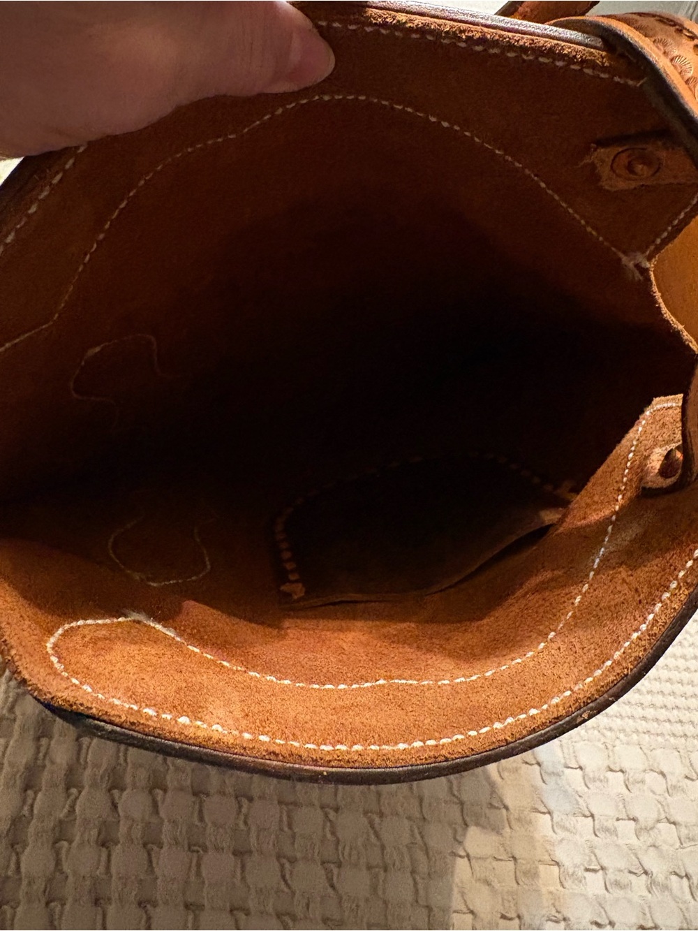 Fringed Brown Leather Shoulder Bag with Tooled Trim - Picture 3 of 8